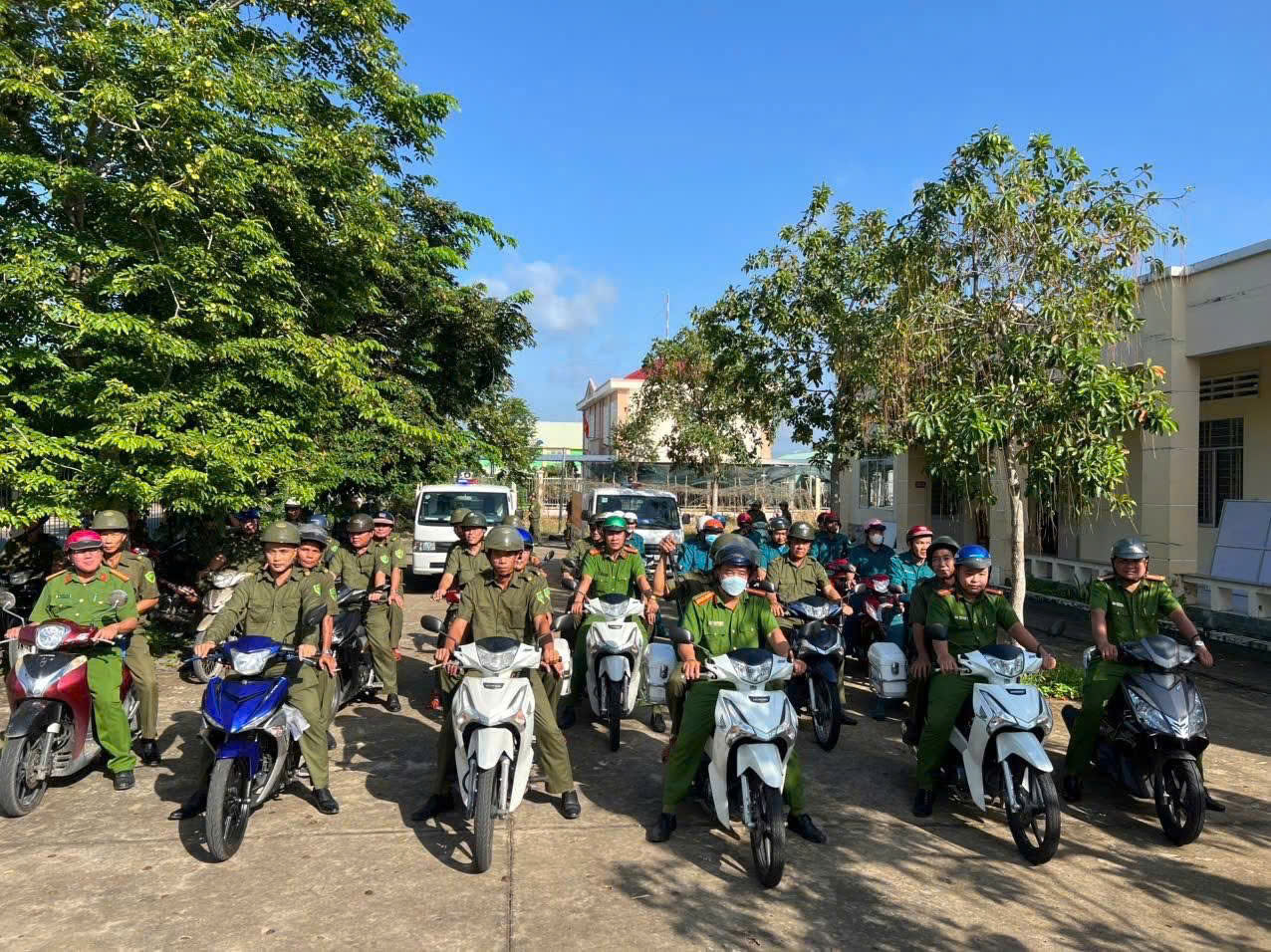 CÔNG AN XÃ GIAO LONG, TỈNH VĨNH LONG RA QUÂN CAO ĐIỂM TẤN CÔNG, TRẤN ÁP TỘI PHẠM