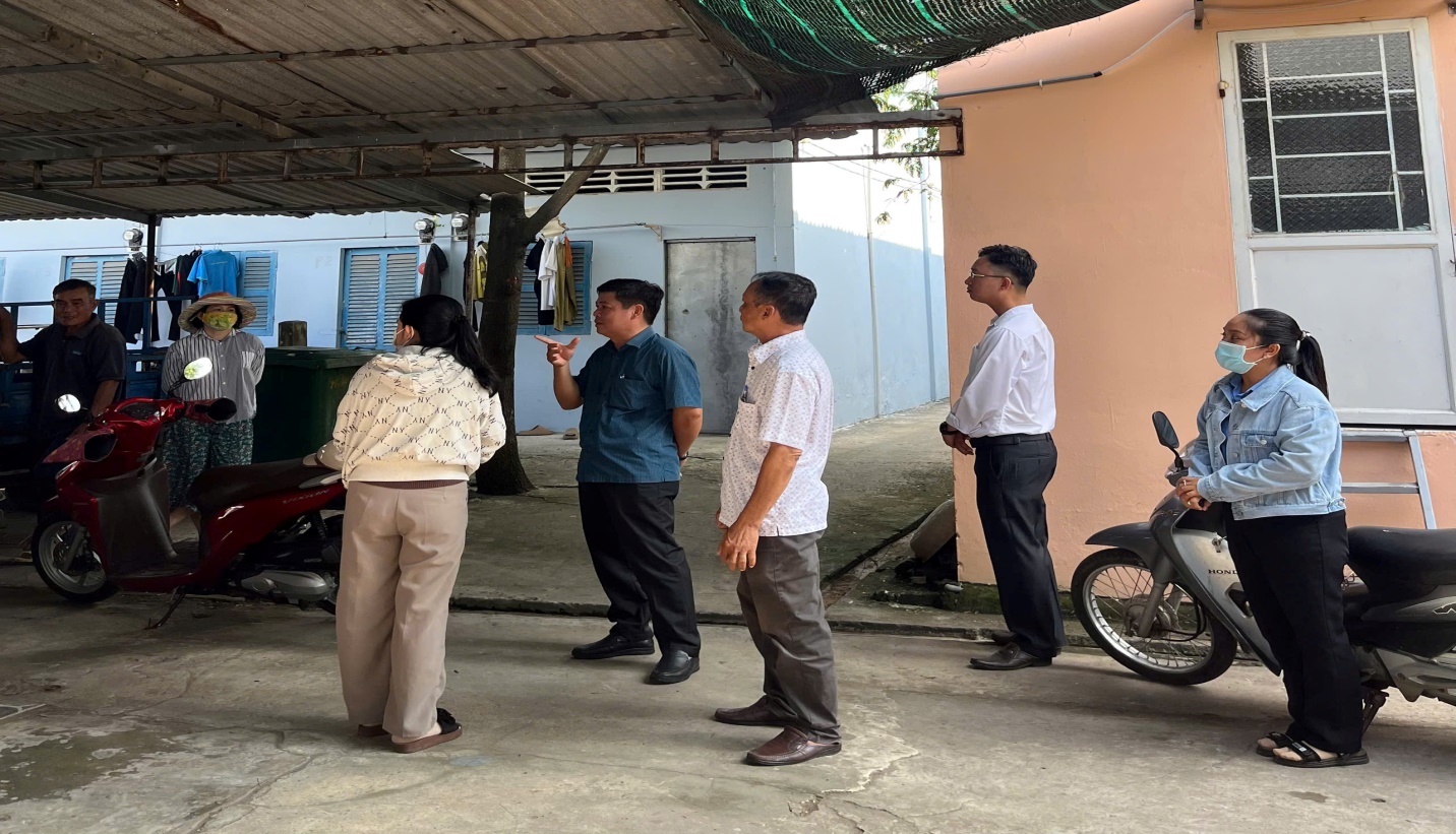 UBND xã Giao Long khảo sát thực tế ổ dịch sốt xuất huyết trên địa bàn