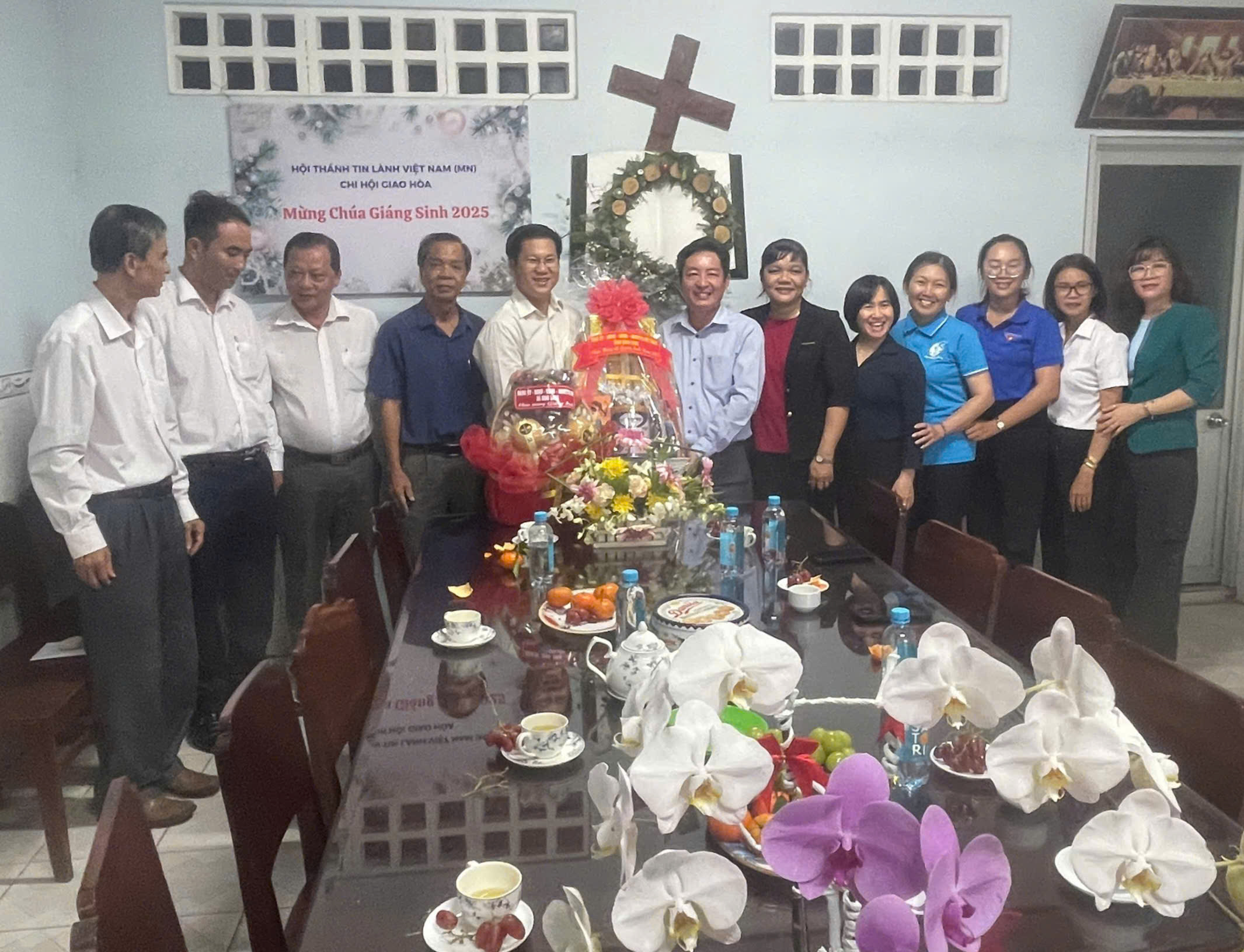 XÃ GIAO LONG THĂM HỎI, CHÚC MỪNG CÁC CƠ SỞ TÔN GIÁO NHÂN DỊP LỄ GIÁNG SINH 2025 
