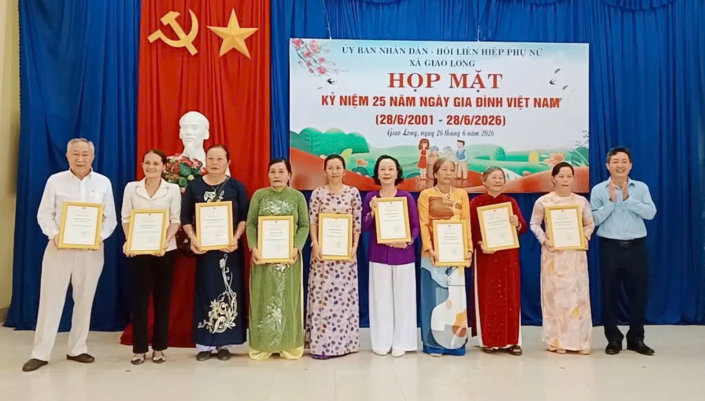 Xã Giao Long họp mặt kĩ niệm 25 năm Ngày Gia đình Việt Nam