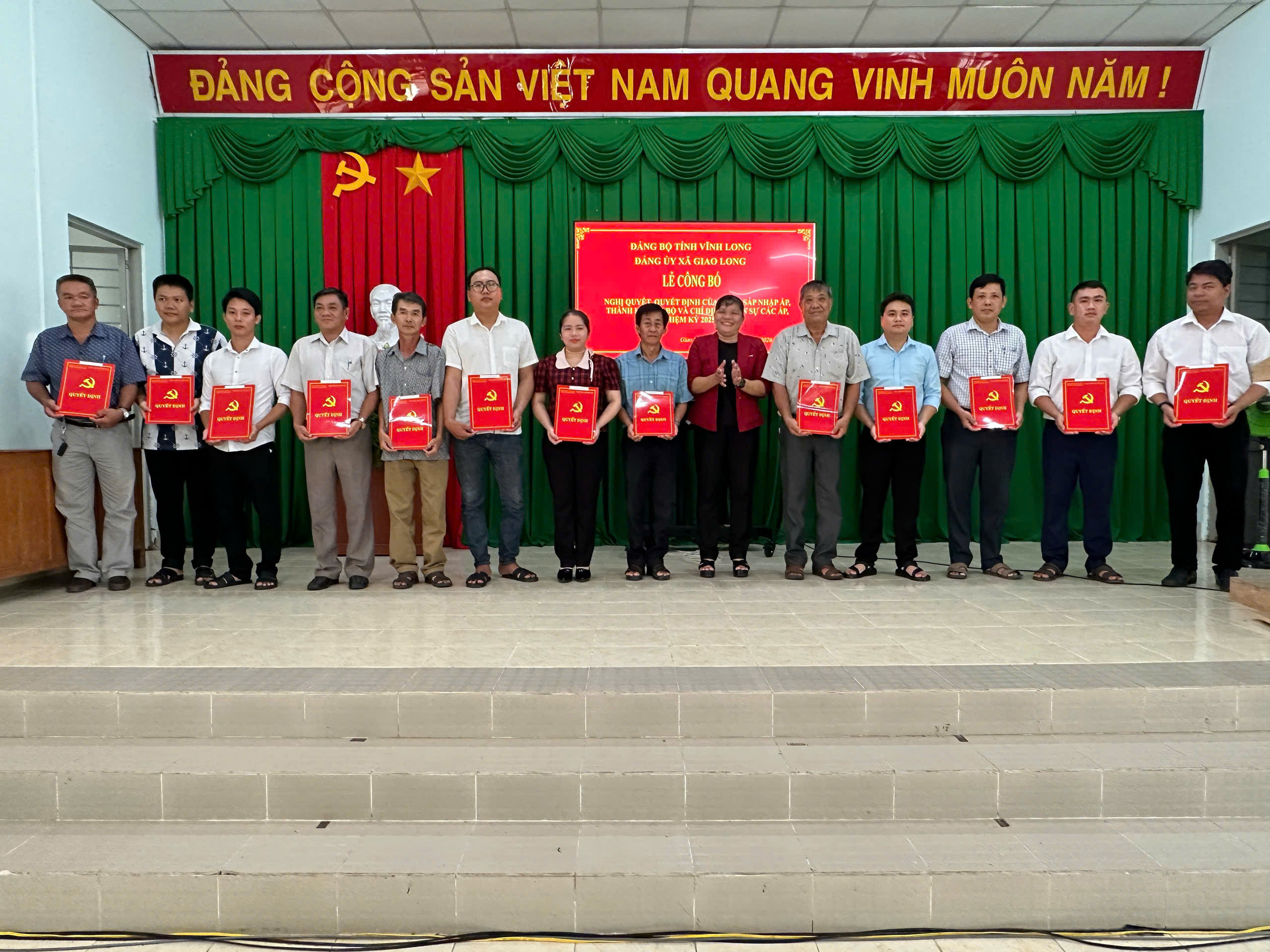 Lễ công bố Nghị quyết, Quyết định về sáp nhập ấp, thành lập chi bộ và chỉ định nhân sự các ấp nhiệm kỳ 2025 - 2030.