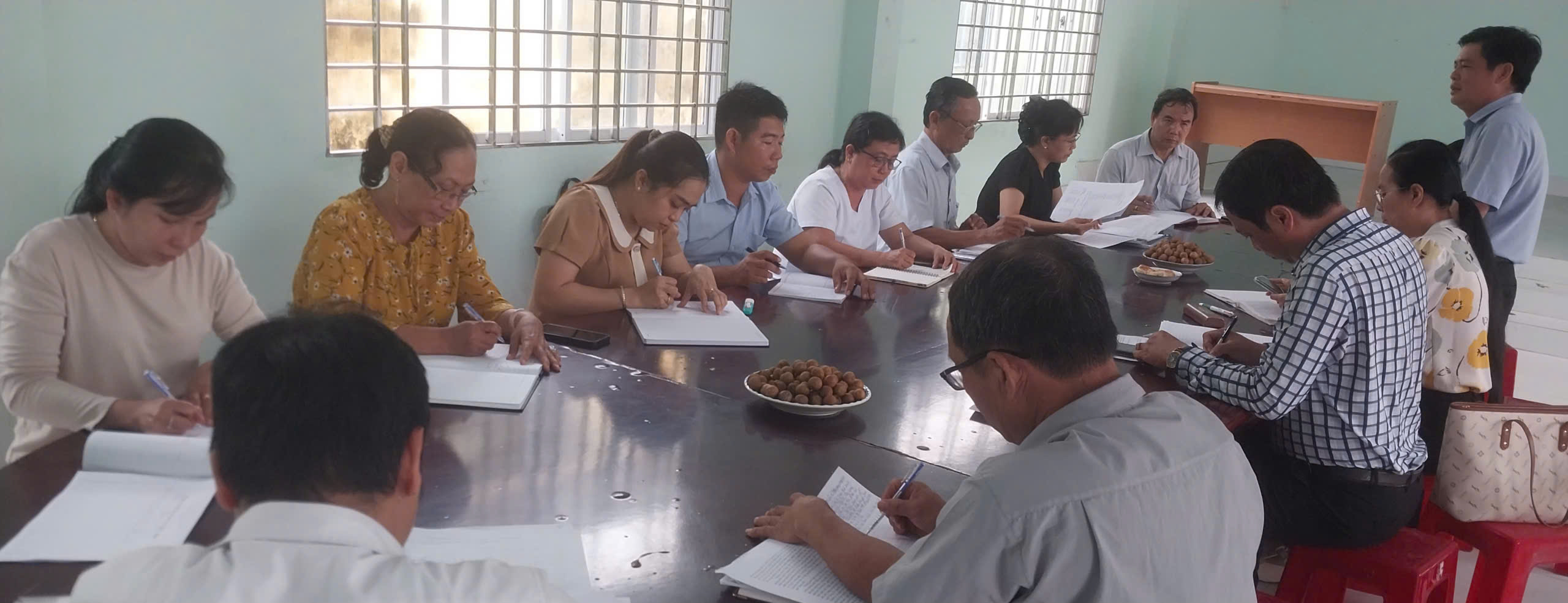 ĐẢNG ỦY XÃ GIAO LONG LÀM VIỆC VỚI CHI ỦY CHI BỘ Y TẾ VỀ CÔNG TÁC ĐẢNG VÀ PHÒNG, CHỐNG DỊCH BỆNH 
